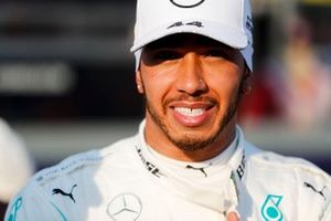 Le poleman Lewis Hamilton, Mercedes AMG F1 dans le Parc Fermé