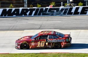 Aric Almirola, Stewart-Haas Racing, Ford Mustang SHAZAM! / Smithfield