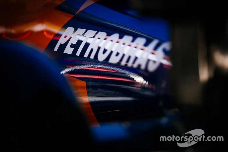 McLaren MCL34, Petrobas logo