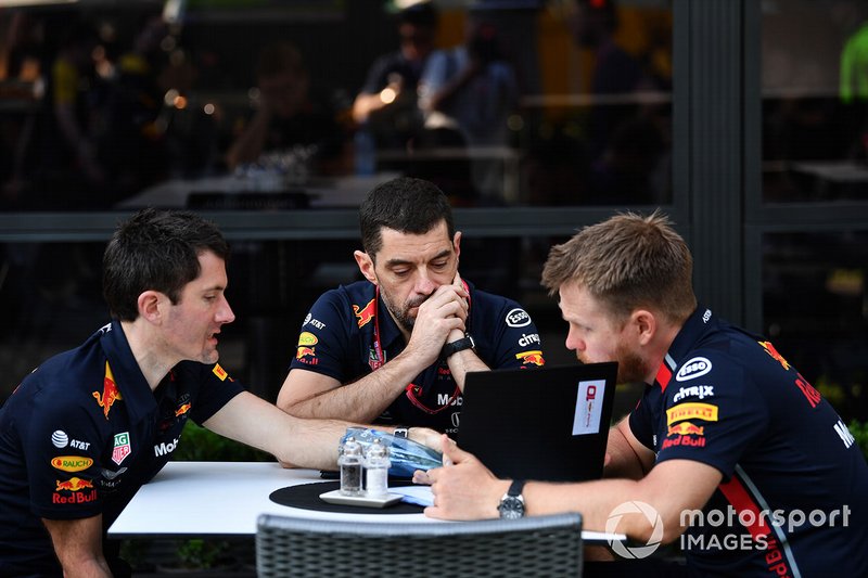Инженеры Red Bull Racing