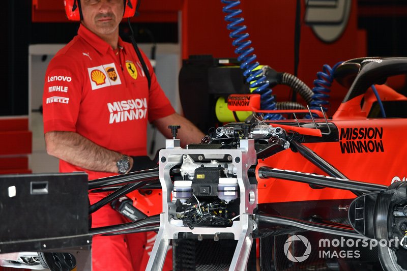 Une suspension avant de la Ferrari SF90
