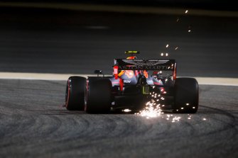 Vonken bij Pierre Gasly, Red Bull Racing RB15