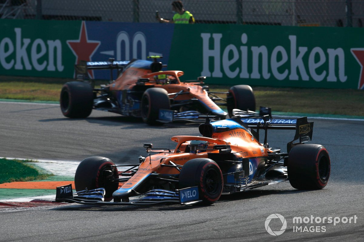Daniel Ricciardo, McLaren MCL35M, Lando Norris, McLaren MCL35M