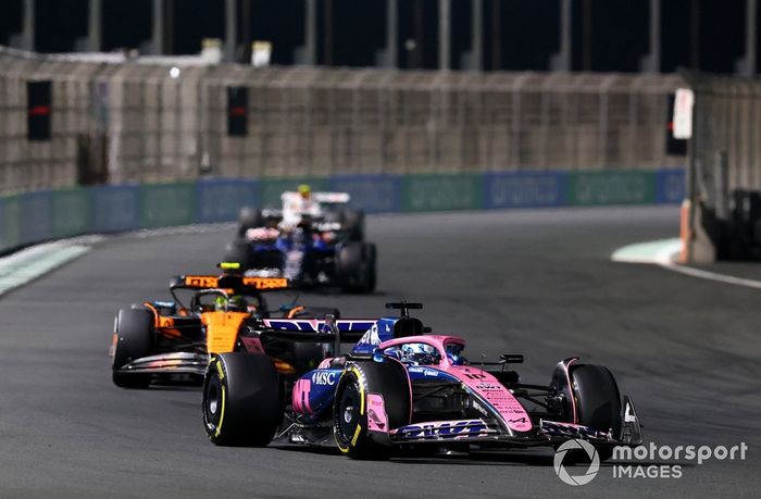 Lando Norris, McLaren, Pierre Gasly, Alpine