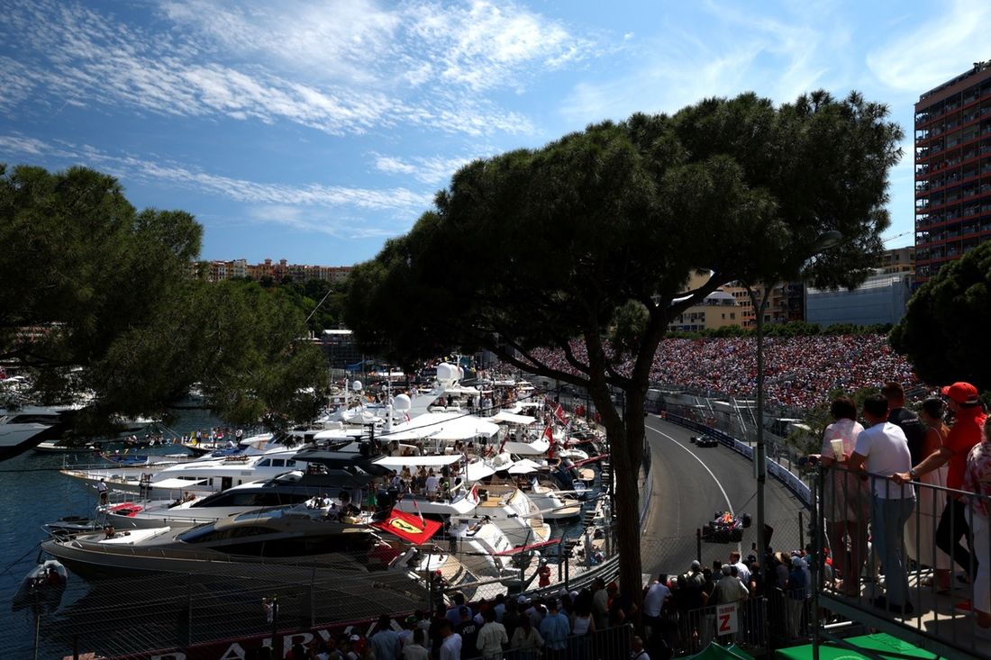 Race track atmosphere