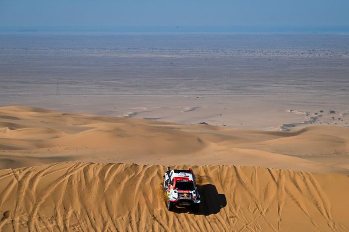 #201 Toyota Gazoo Racing Toyota: Nasser Al-Attiyah, Matthieu Baumel