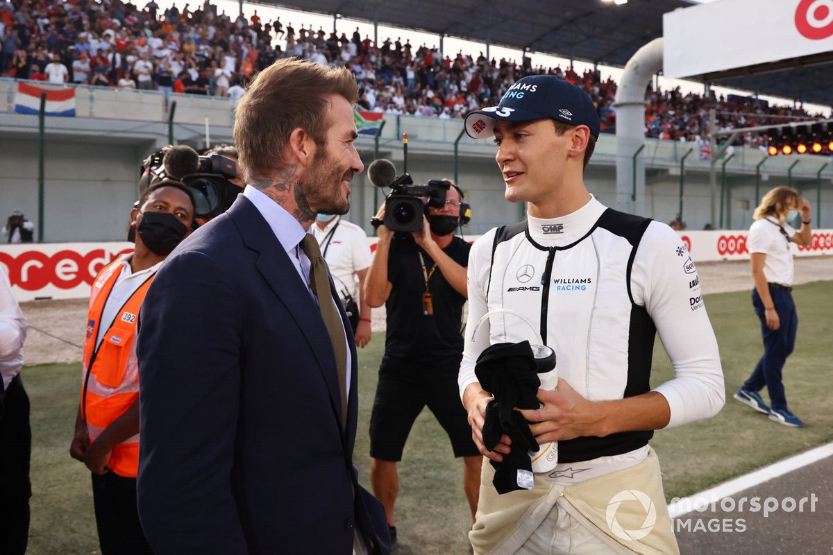 David Beckham en la parrilla con George Russell, Williams