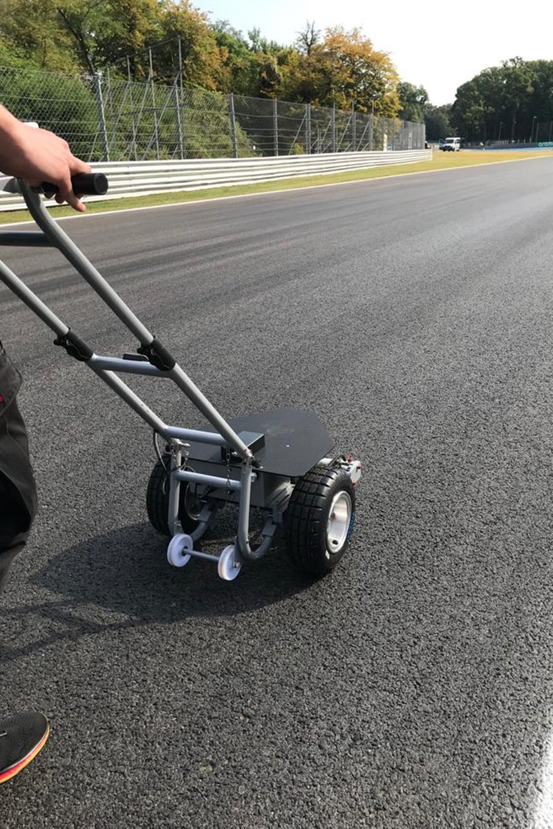 Pirelli Doggy, grip measurer at work