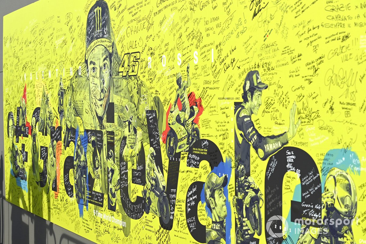 Valentino Rossi, Petronas Yamaha SRT, pared firmada