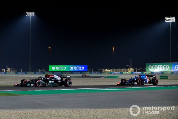 Valtteri Bottas, Mercedes W12, Esteban Ocon, Alpine A521