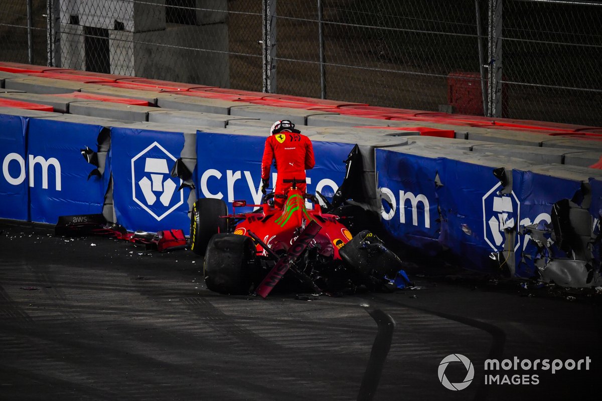 Charles Leclerc, Ferrari, choca en la FP2