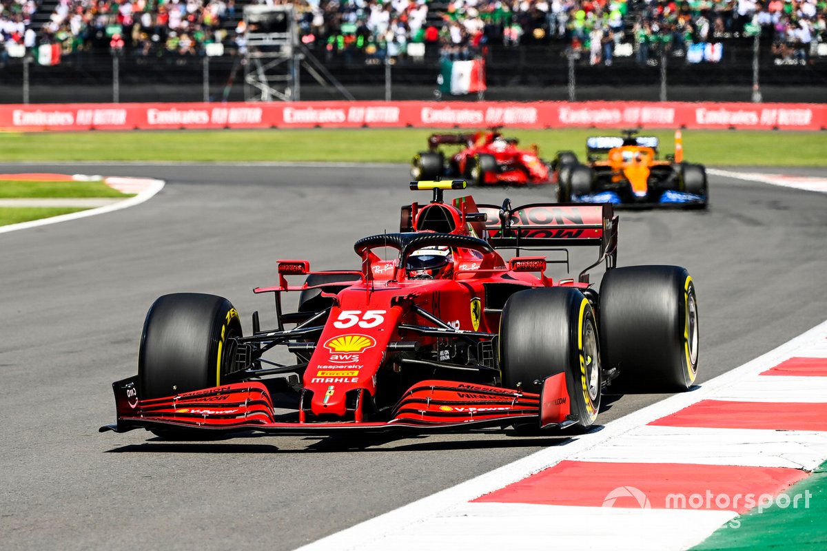 Carlos Sainz Jr., Ferrari SF21, Daniel Ricciardo, McLaren MCL35M, Charles Leclerc, Ferrari SF21