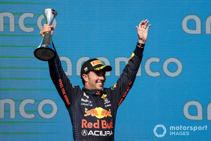 Podio: tercer lugar Sergio Pérez, Red Bull Racing
