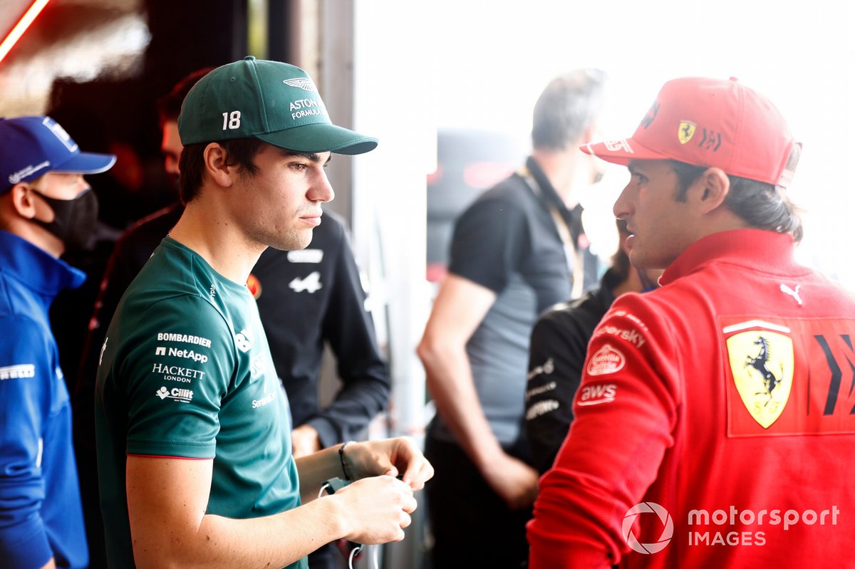 Lance Stroll, Aston Martin y Carlos Sainz Jr., Ferrari