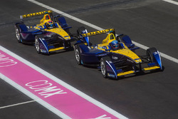 Nicolas Prost, Renault e.Dams, en Sébastien Buemi, Renault e.Dams, in de pitstraat