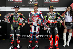 Tweede plaats, Jonathan Rea, Kawasaki Racing Team, polesitter Michael van der Mark, Honda WSBK Team