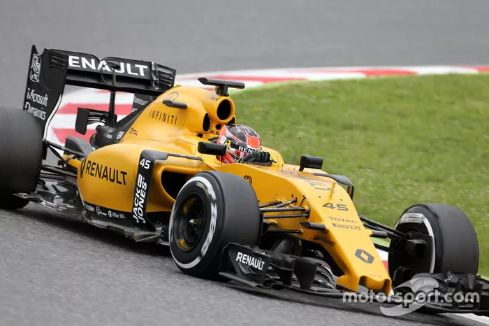 Esteban Ocon prune el R16 de Renault Sport F1 Team, en la PL1 del GP de España 2016