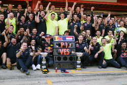 Race winner Max Verstappen, Red Bull Racing celebrates with the team