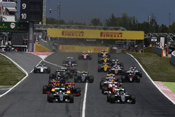 Start of the race, Nico Rosberg, Mercedes AMG F1 Team and Lewis Hamilton, Mercedes AMG F1 Team