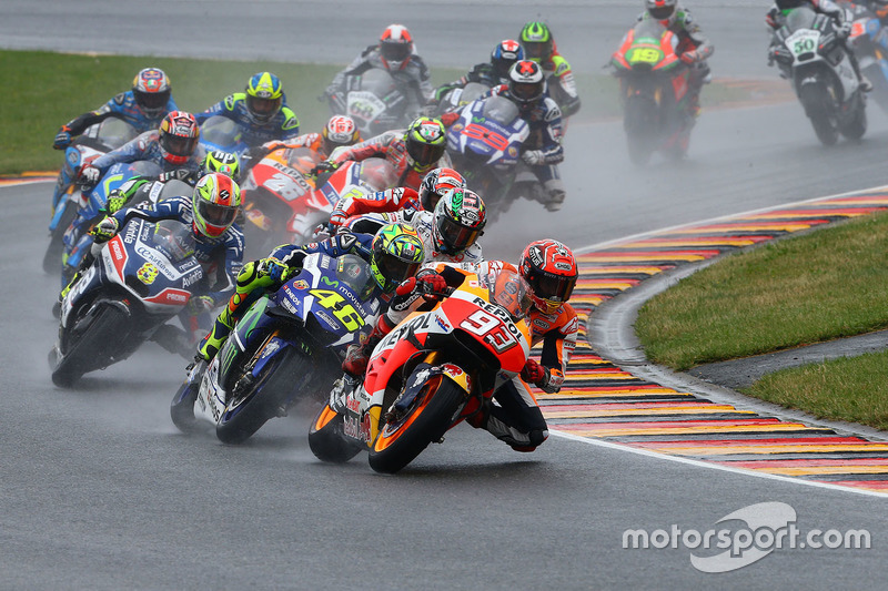 No GP da Alemanha de MotoGP, parecia que Marc Márquez teria trabalho para vencer, especialmente no início da prova, com a pista molhada.