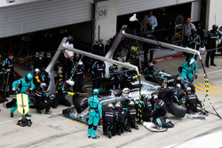 Lewis Hamilton, Mercedes AMG F1 W07 Hybrid makes a pit stop