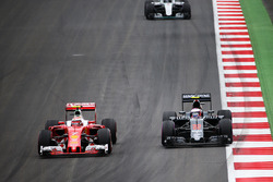 Kimi Raikkonen, Ferrari SF16-H and Jenson Button, McLaren MP4-31
