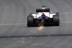 Romain Grosjean, Haas F1 Team VF-16 sends sparks flying