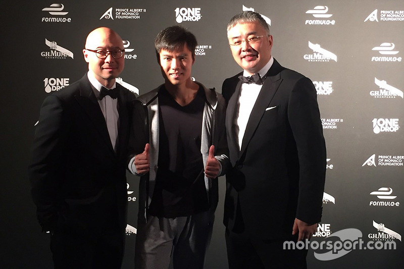 Ma Qing Hua dan para anggota tim Techeetah