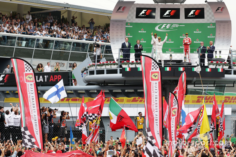 Race winner Nico Rosberg, Mercedes AMG F1 W07 Hybrid celebrates on the podium