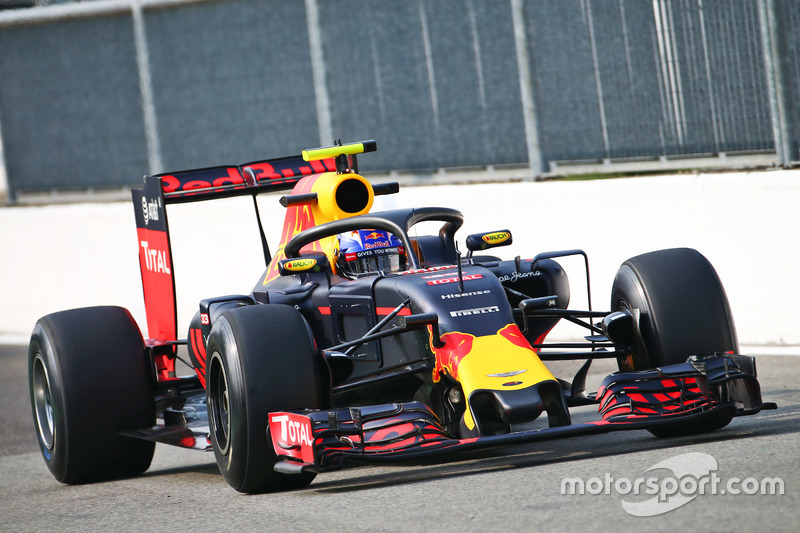 Max Verstappen, Red Bull Racing RB12 Halo kokpit ile