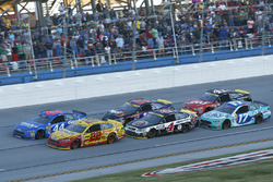 Restart: Joey Logano, Team Penske Ford, Brian Scott, Richard Petty Motorsports Ford lead