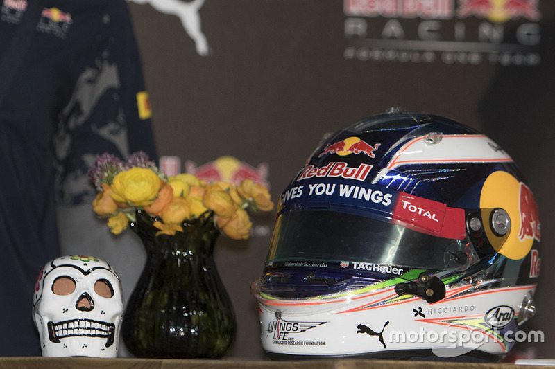 Шолом Ріккардо, Red Bull Racing, з черепом
