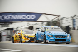 Thed Björk, Polestar Cyan Racing, Volvo S60 Polestar TC1 and Nicky Catsburg, LADA Sport Rosneft, Lad