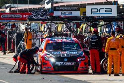 Garth Tander, Holden Racing Team, pit action