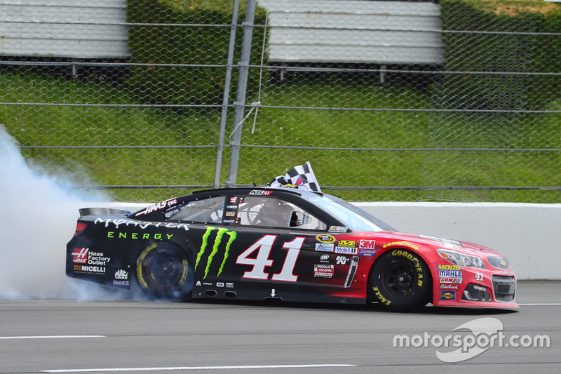 Sieger Kurt Busch, Stewart-Haas Racing, Chevrolet