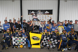 Winner Chris Buescher, Front Row Motorsports Ford
