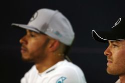 Пресс-конференция: обладатель поула - Нико Росберг, Mercedes AMG F1, второе место - Льюис Хэмилтон,