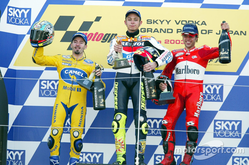 Podio: ganador Valentino Rossi, del equipo Repsol Honda, Max Biaggi, Pramac Pons el segundo lugar y tercer lugar Loris Capirossi, Ducati Team