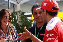 Juan Pablo Montoya, con la moglie Connie Montoya, e Marc Gene, pilota collaudatore Ferrari