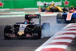 Daniil Kvyat, Scuderia Toro Rosso STR11 bloque une roue au freinage
