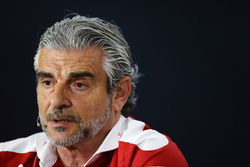 Maurizio Arrivabene, Ferrari-Teamchef, in der Pressekonferenz