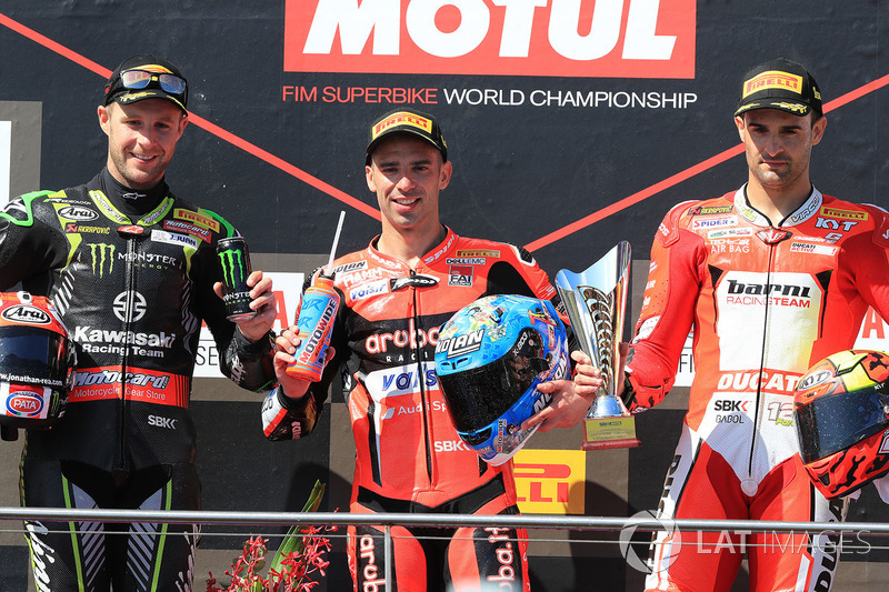 Podium: pemenang balapan Marco Melandri, Aruba.it Racing-Ducati SBK Team, finis kedua Jonathan Rea, Kawasaki Racing, finis ketiga Xavi Fores, Barni Racing Team