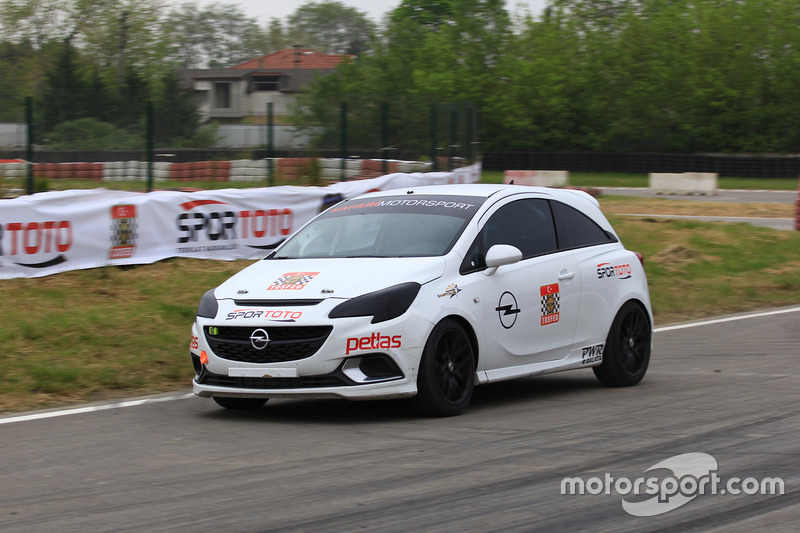 Opel Corsa OPC mücadelesi
