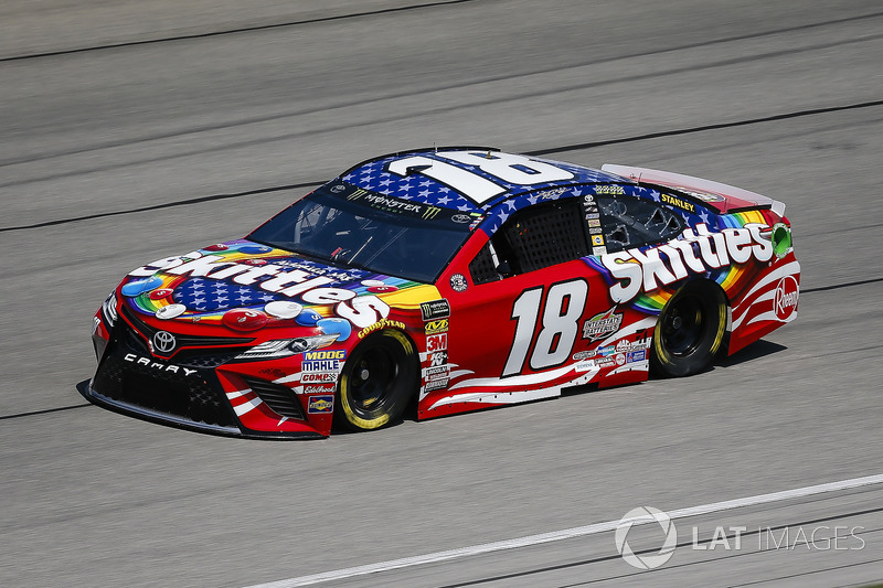 Kyle Busch, Joe Gibbs Racing, Toyota Camry Skittles Red White & Blue