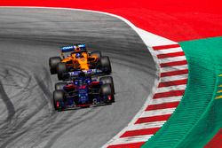 Brendon Hartley, Toro Rosso STR13, Fernando Alonso, McLaren MCL33