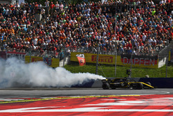 Nico Hulkenberg, Renault Sport F1 Team R.S. 18 valt uit met een opgeblazen motor