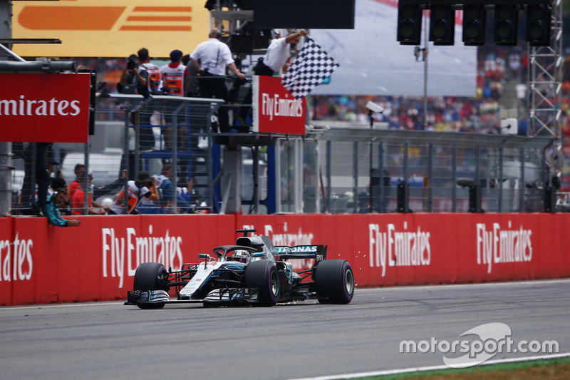 P1: Lewis Hamilton, Mercedes AMG F1 W09