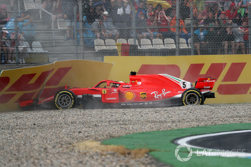 Sebastian Vettel, Ferrari SF71H choca y queda fuera de la carrera