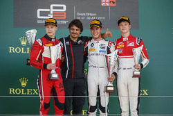 Podio: ganador de la carrera Anthoine Hubert, ART Grand Prix, segundo lugar Nikita Mazepin, ART Grand Prix, tercer puesto Callum Ilott, ART Grand Prix