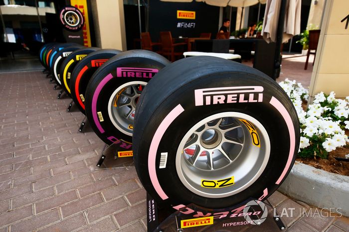 La nueva gama de neumáticos Pirelli de F1 para 2018, con el hiperblando rosa en primer plano